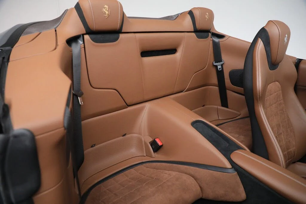 2025 Ferrari Roma Spider - Image 21 of 31