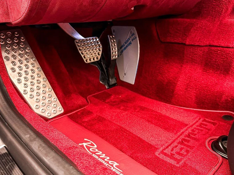 2025 Ferrari Roma Spider - Image 14 of 31