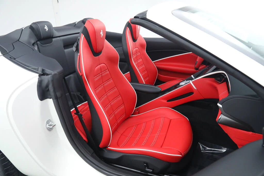 2025 Ferrari Roma Spider - Image 22 of 31