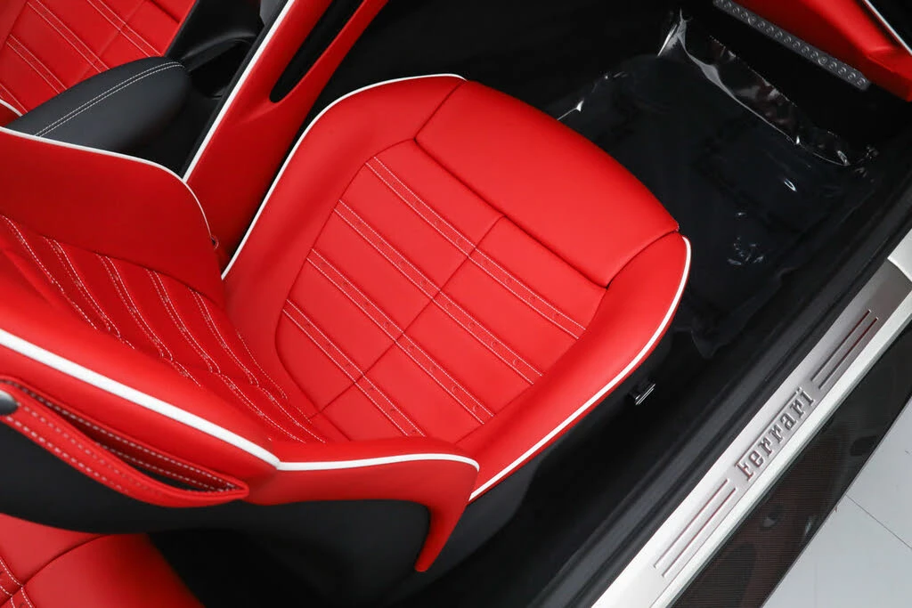 2025 Ferrari Roma Spider - Image 24 of 31