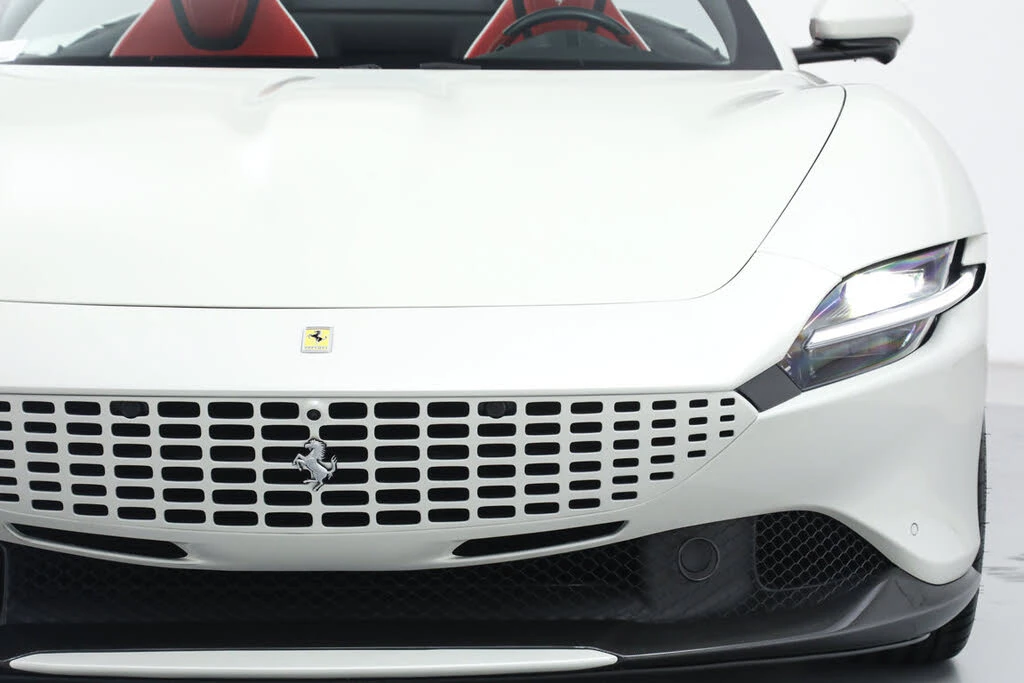 2025 Ferrari Roma Spider - Image 15 of 31