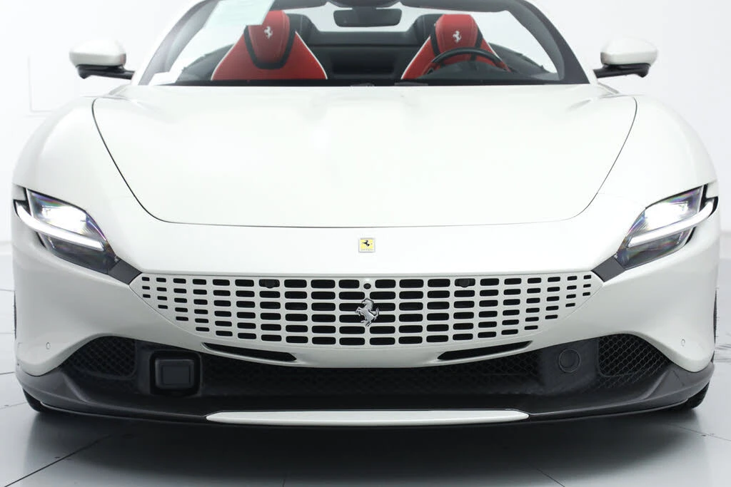 2025 Ferrari Roma Spider - Image 14 of 31