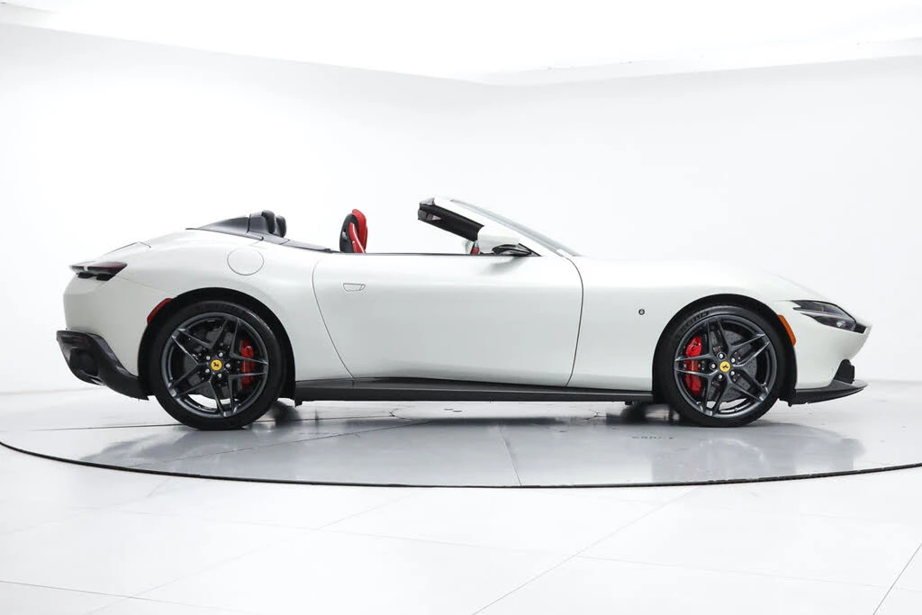 2025 Ferrari Roma Spider - Image 10 of 31