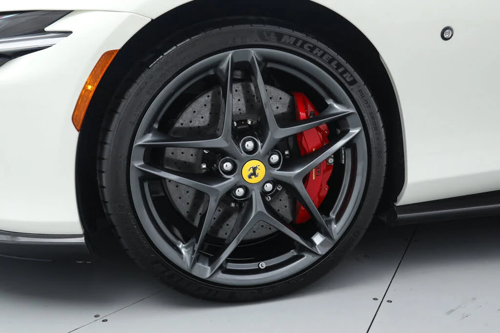 2025 Ferrari Roma Spider - Image 16 of 31
