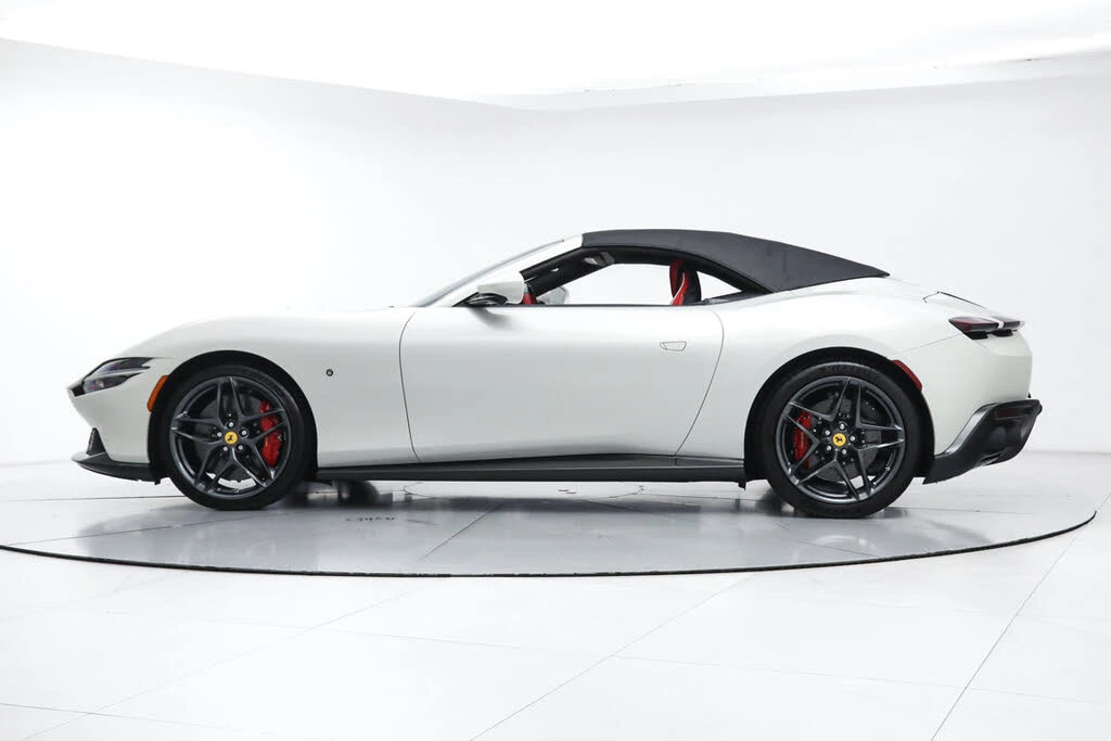 2025 Ferrari Roma Spider - Image 7 of 31
