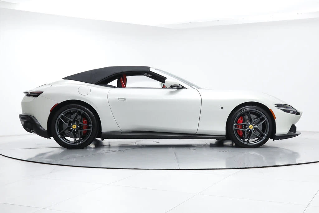 2025 Ferrari Roma Spider - Image 11 of 31