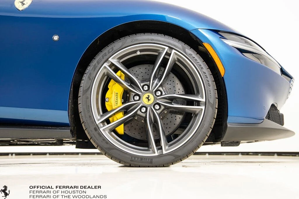 2025 Ferrari Roma Spider - Image 21 of 31