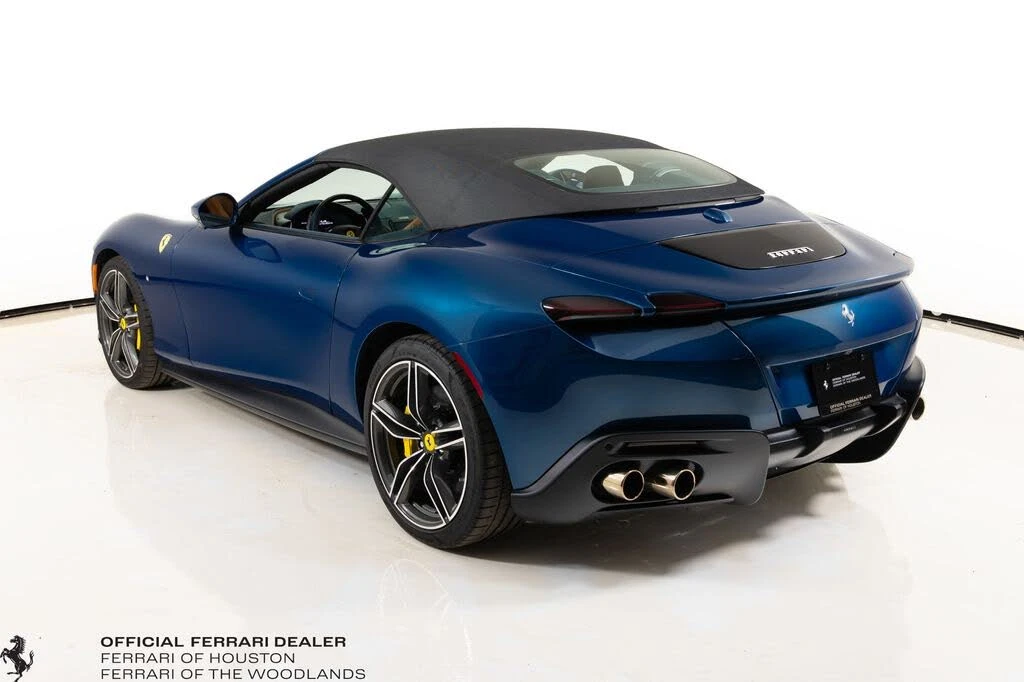 2025 Ferrari Roma Spider - Image 25 of 31