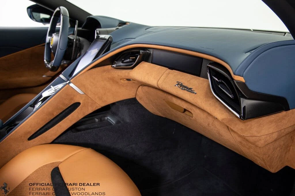 2025 Ferrari Roma Spider - Image 15 of 31