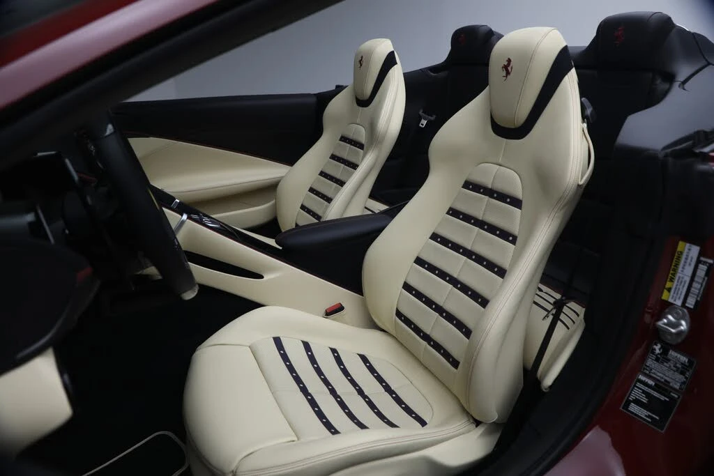 2025 Ferrari Roma Spider - Image 15 of 31