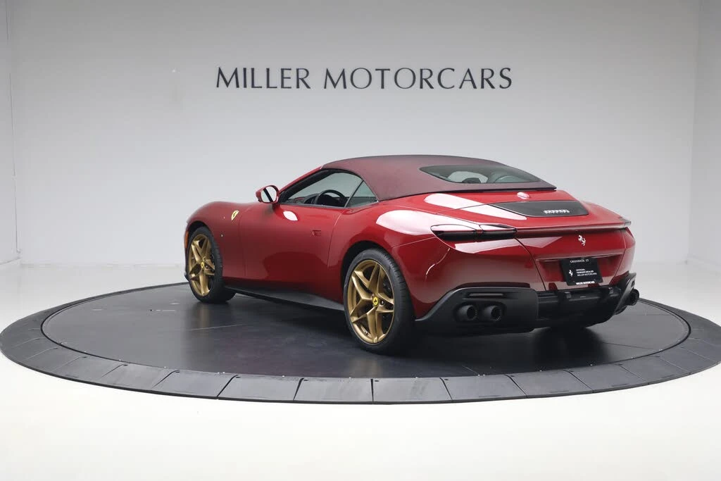 2025 Ferrari Roma Spider - Image 29 of 31