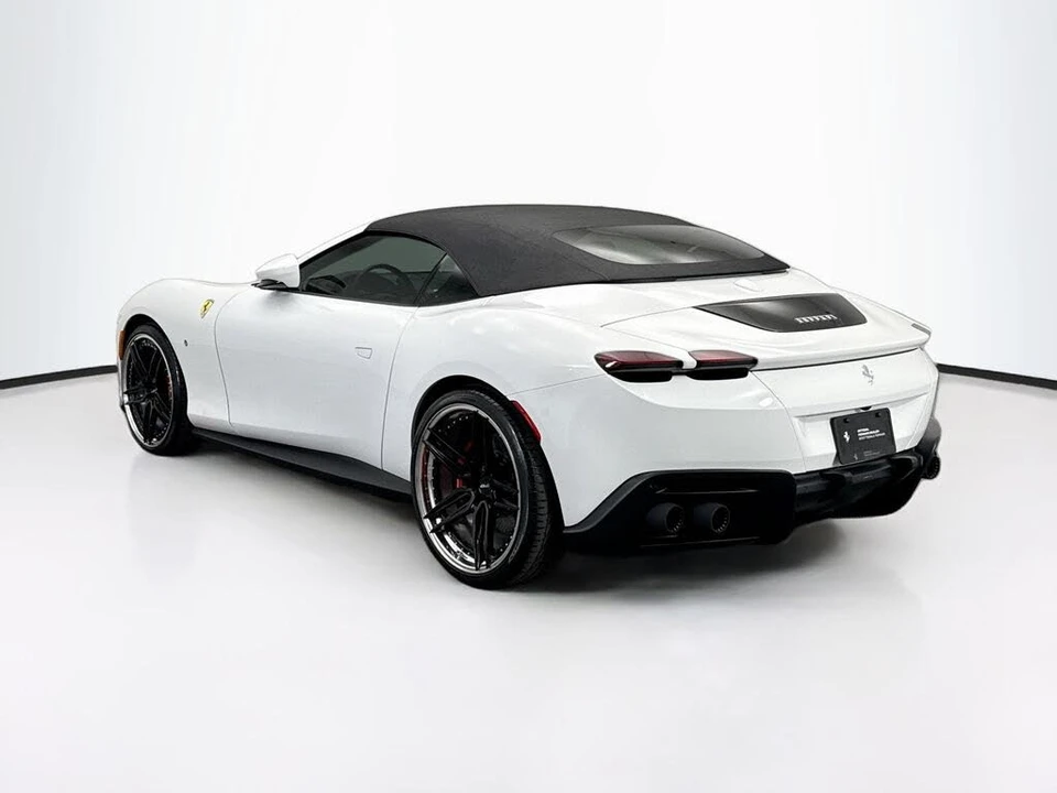 2025 Ferrari Roma Spider - Image 15 of 31