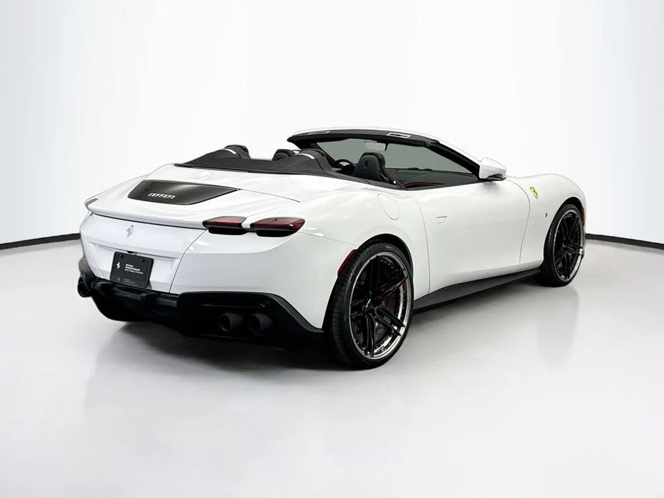 2025 Ferrari Roma Spider - Image 5 of 31