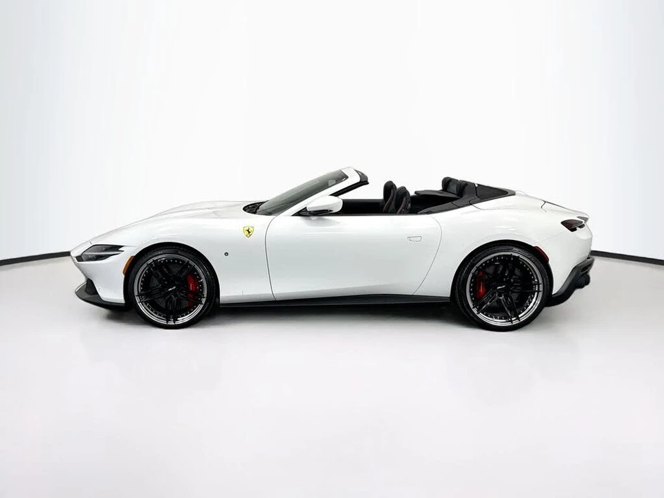 2025 Ferrari Roma Spider - Image 8 of 31
