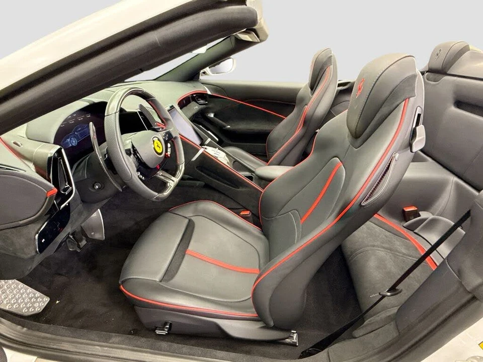 2025 Ferrari Roma Spider - Image 25 of 31