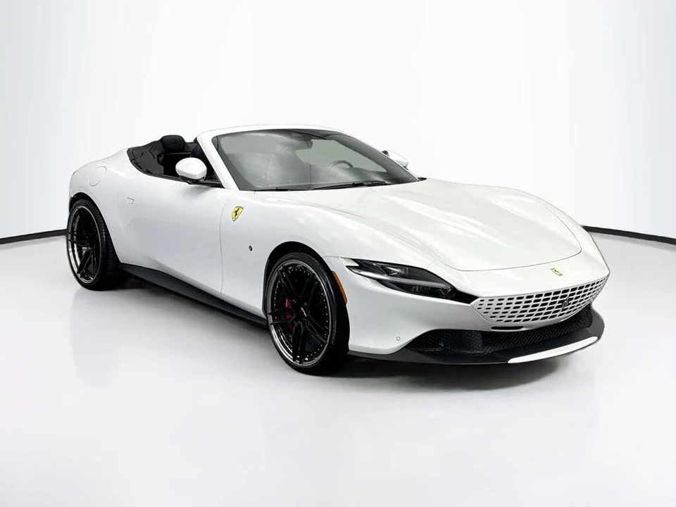2025 Ferrari Roma Spider - Image 3 of 31