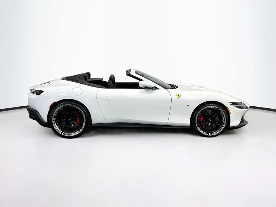 2025 Ferrari Roma Spider - Image 4 of 31