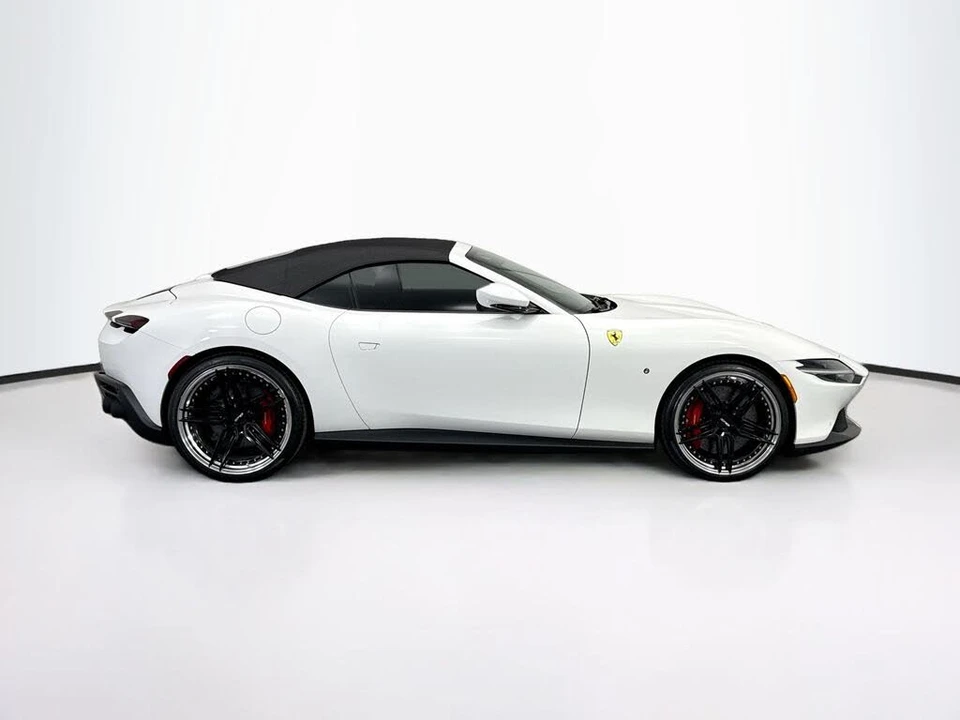 2025 Ferrari Roma Spider - Image 12 of 31