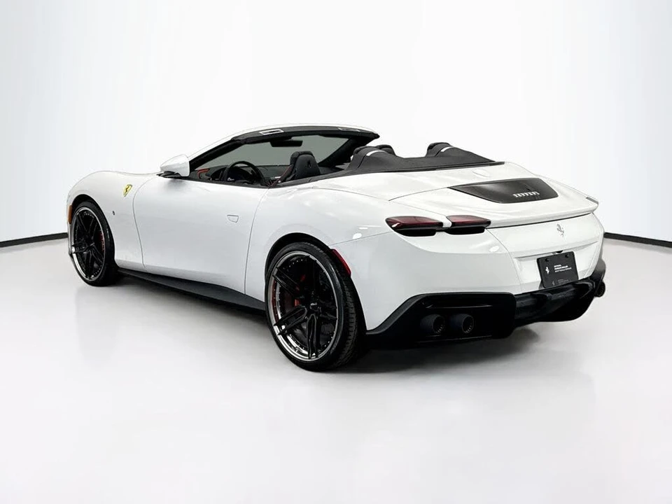 2025 Ferrari Roma Spider - Image 7 of 31