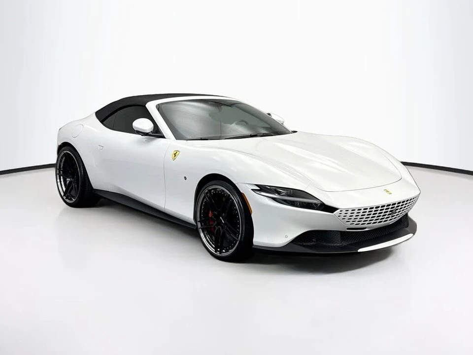 2025 Ferrari Roma Spider - Image 11 of 31