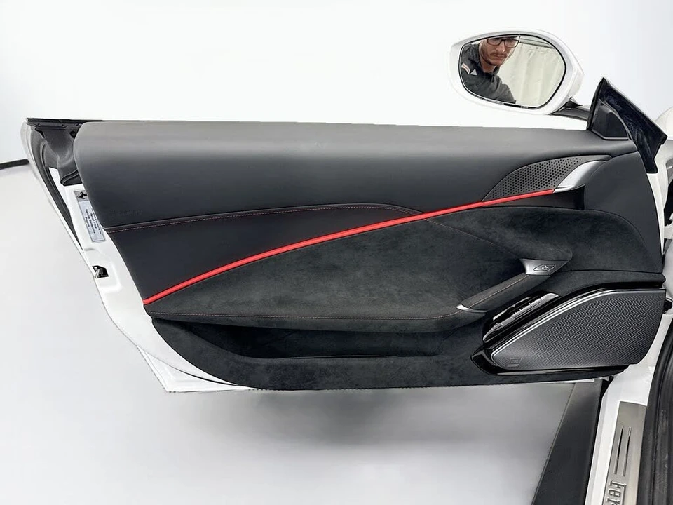 2025 Ferrari Roma Spider - Image 30 of 31