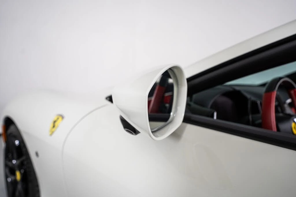 2025 Ferrari Roma Spider - Image 11 of 31
