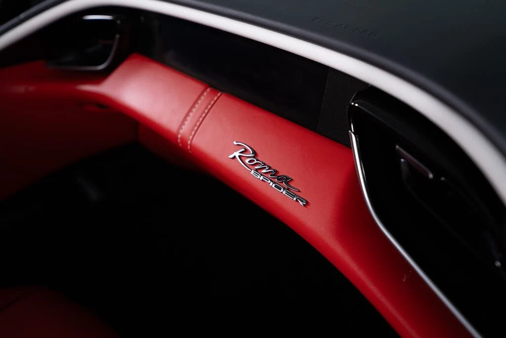 2025 Ferrari Roma Spider - Image 24 of 31
