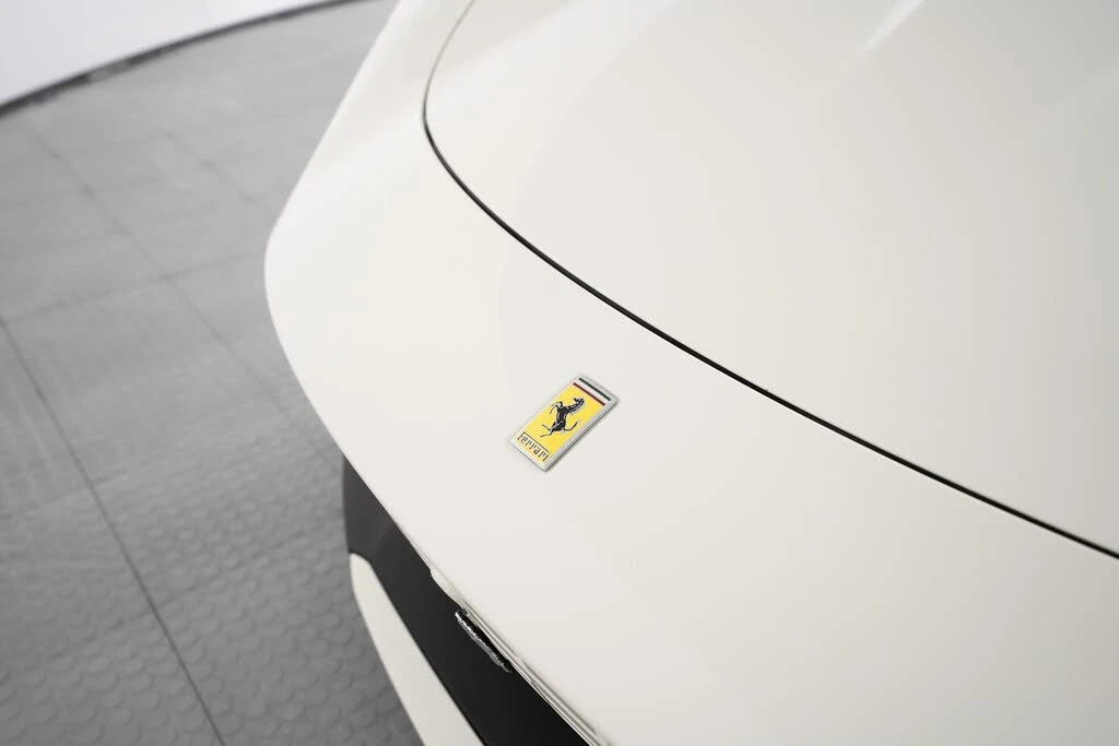 2025 Ferrari Roma Spider - Image 12 of 31