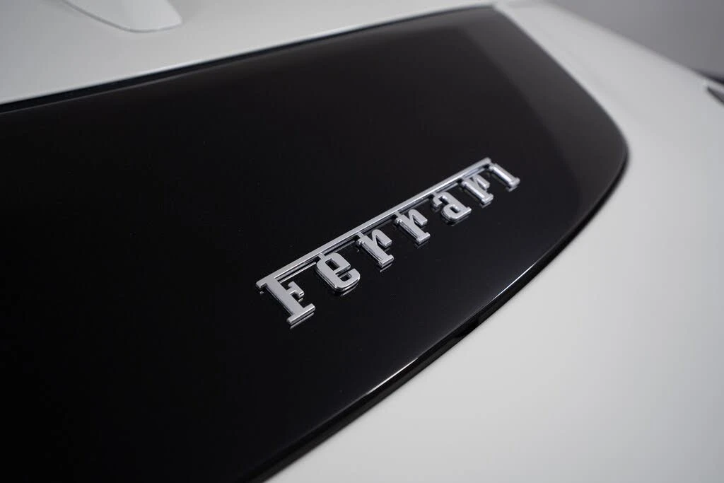 2025 Ferrari Roma Spider - Image 15 of 31