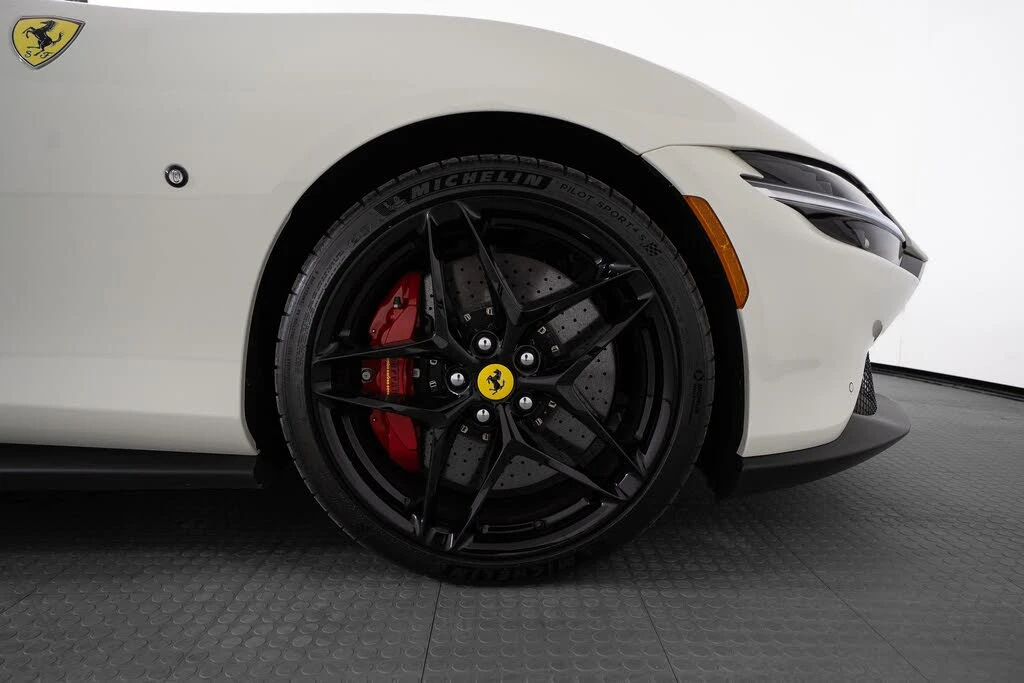 2025 Ferrari Roma Spider - Image 25 of 31