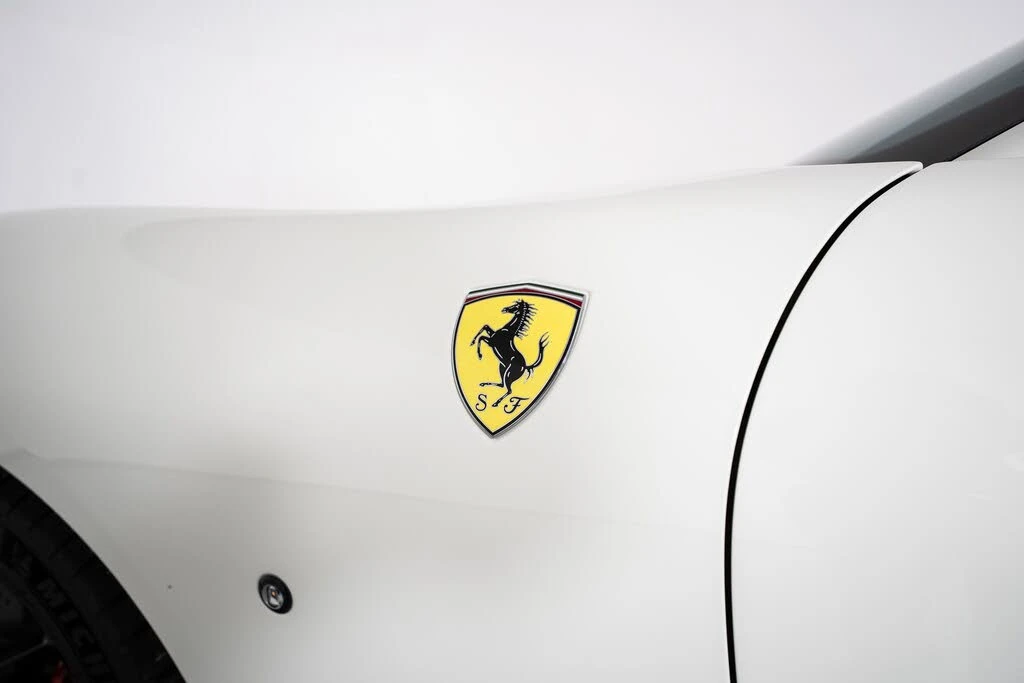 2025 Ferrari Roma Spider - Image 10 of 31