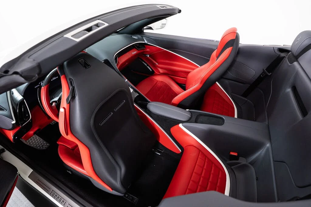 2025 Ferrari Roma Spider - Image 30 of 31