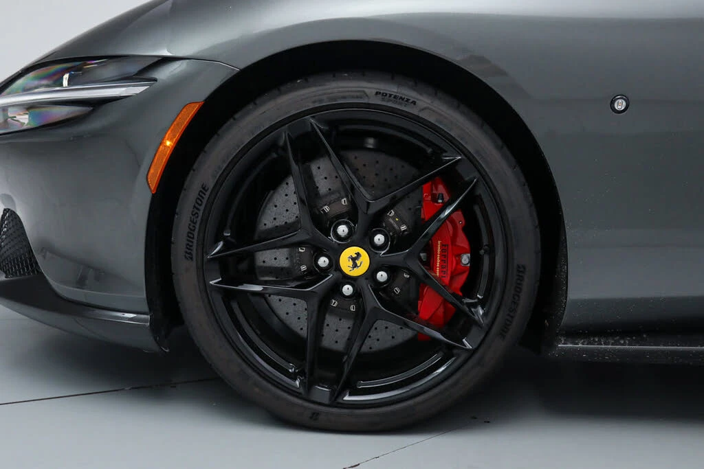 2025 Ferrari Roma Spider - Image 21 of 31