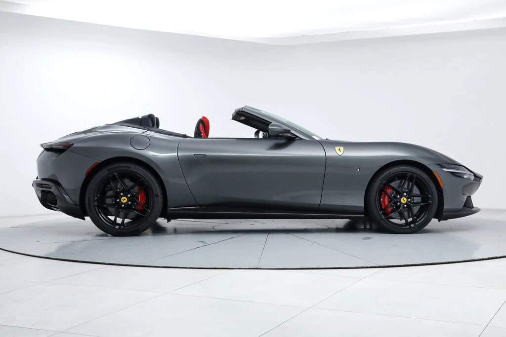 2025 Ferrari Roma Spider - Image 9 of 31