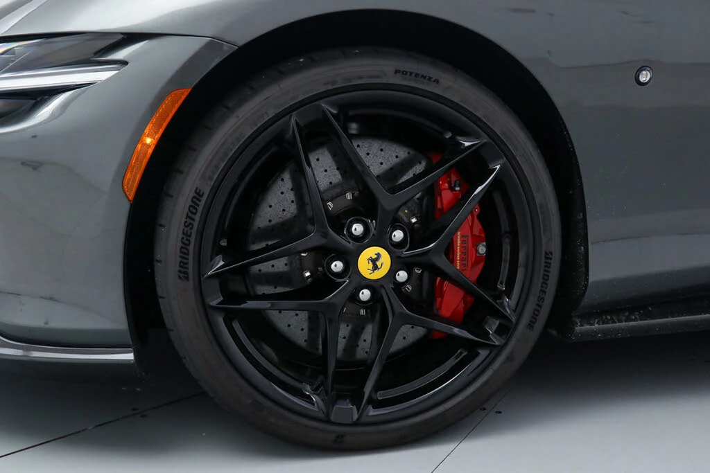2025 Ferrari Roma Spider - Image 15 of 31
