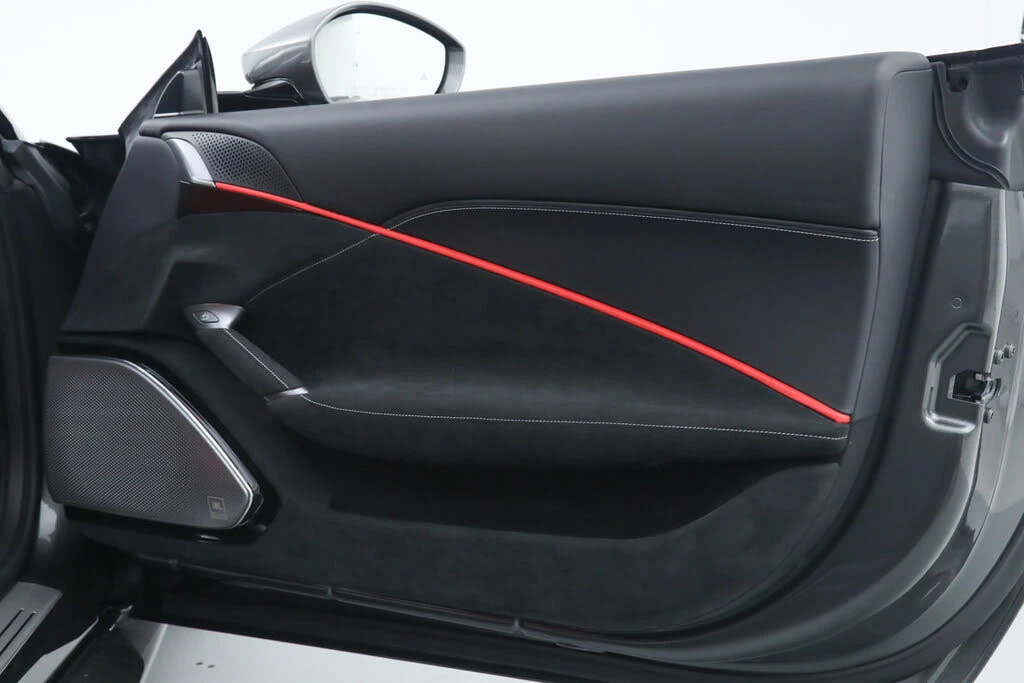 2025 Ferrari Roma Spider - Image 28 of 31