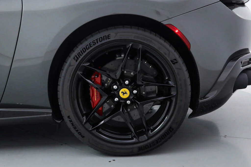2025 Ferrari Roma Spider - Image 22 of 31