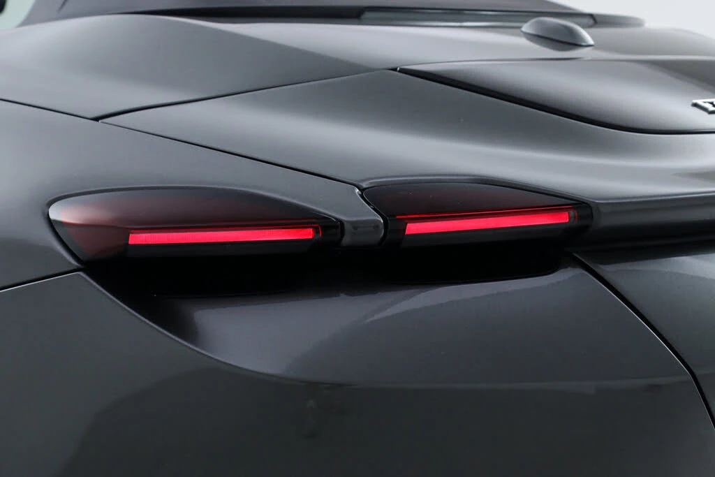 2025 Ferrari Roma Spider - Image 17 of 31