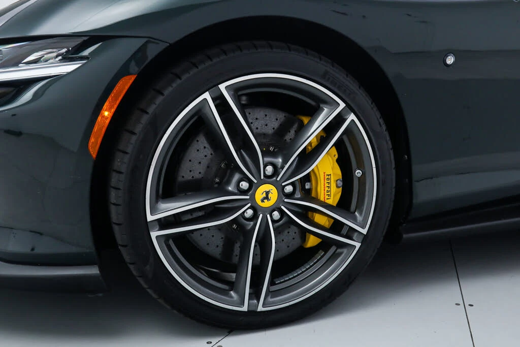 2025 Ferrari Roma Spider - Image 16 of 31