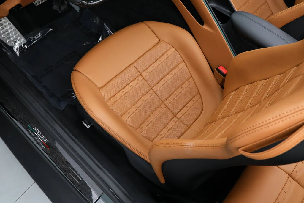 2025 Ferrari Roma Spider - Image 29 of 31