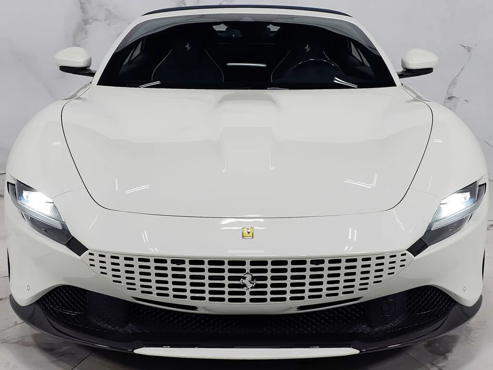 2025 Ferrari Roma Spider - Image 19 of 31