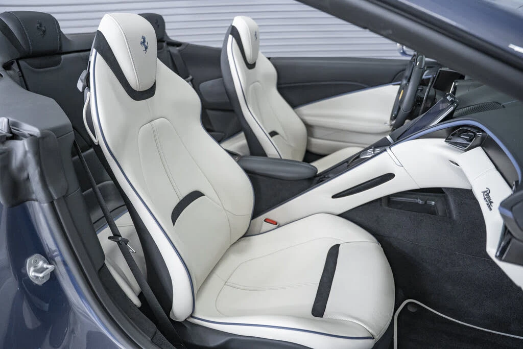 2025 Ferrari Roma Spider - Image 28 of 31