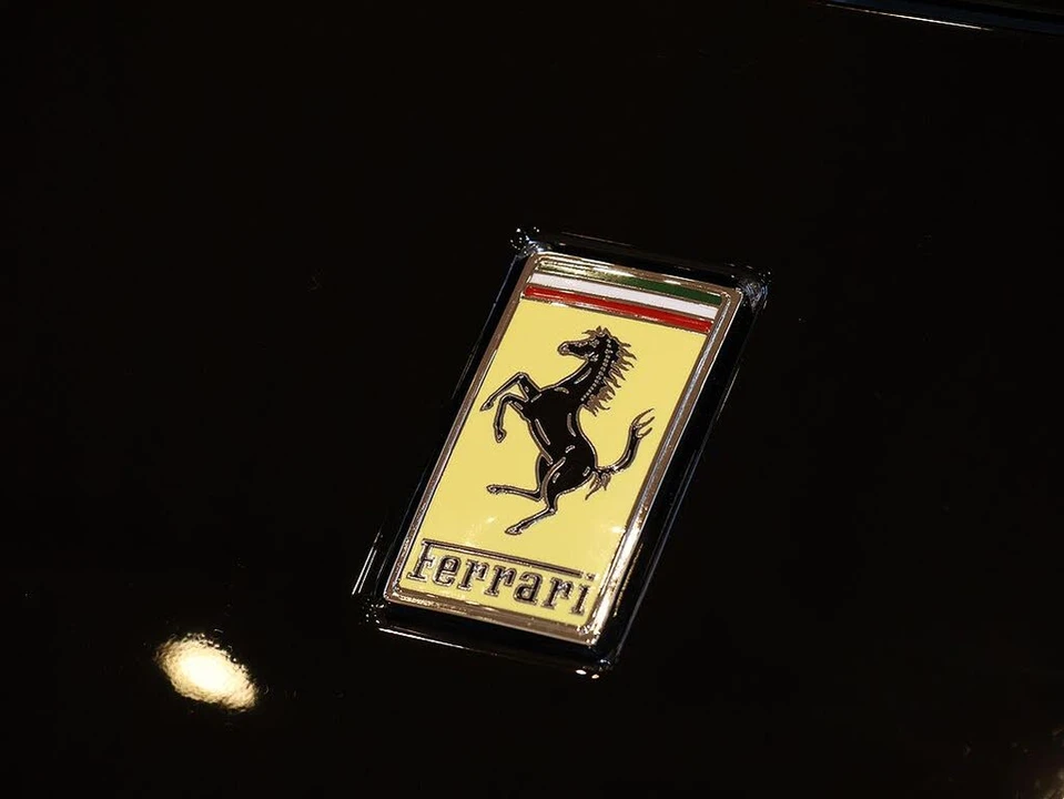 2025 Ferrari Roma Spider - Image 9 of 31