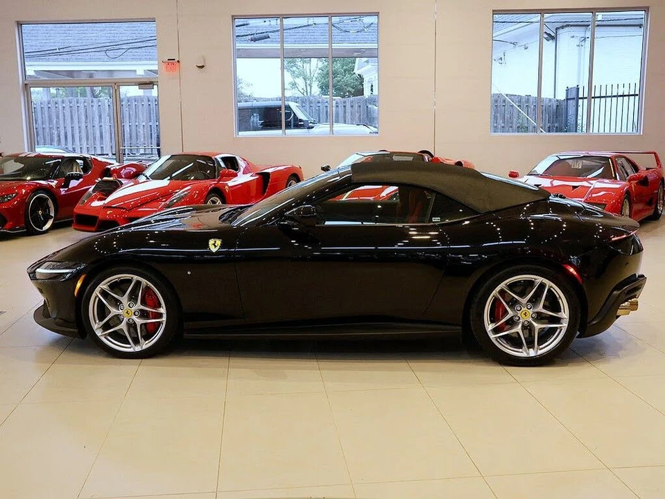 2025 Ferrari Roma Spider - Image 3 of 31