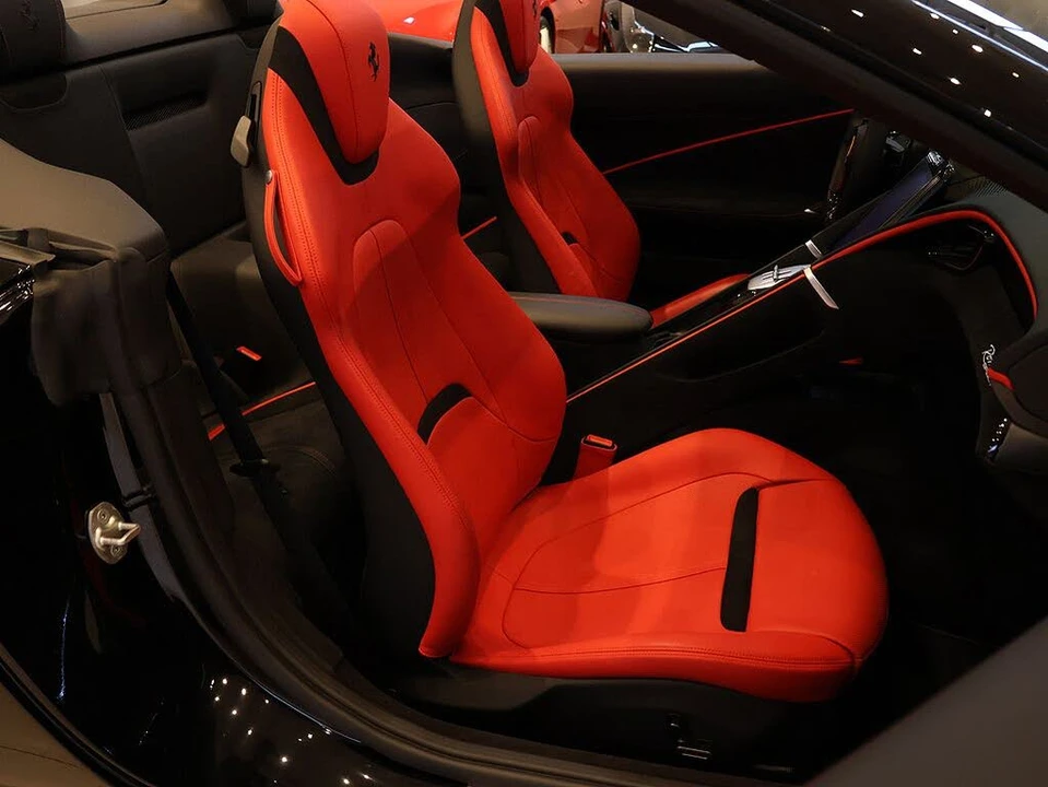 2025 Ferrari Roma Spider - Image 10 of 31