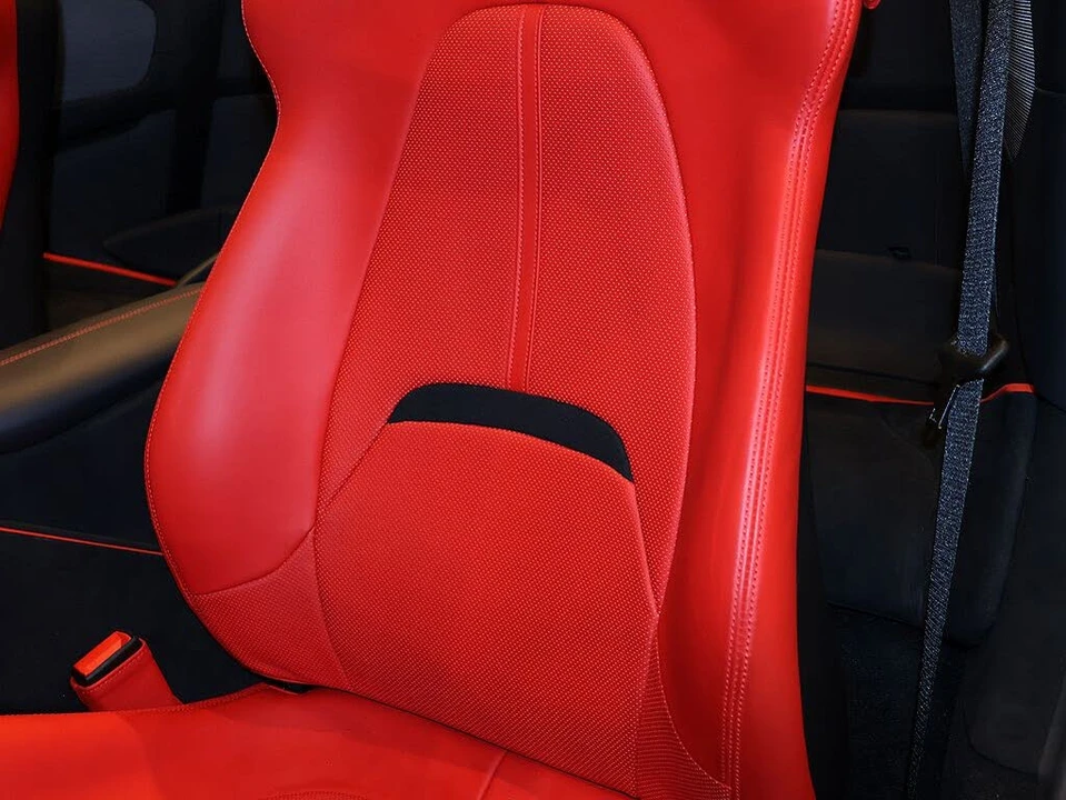 2025 Ferrari Roma Spider - Image 26 of 31