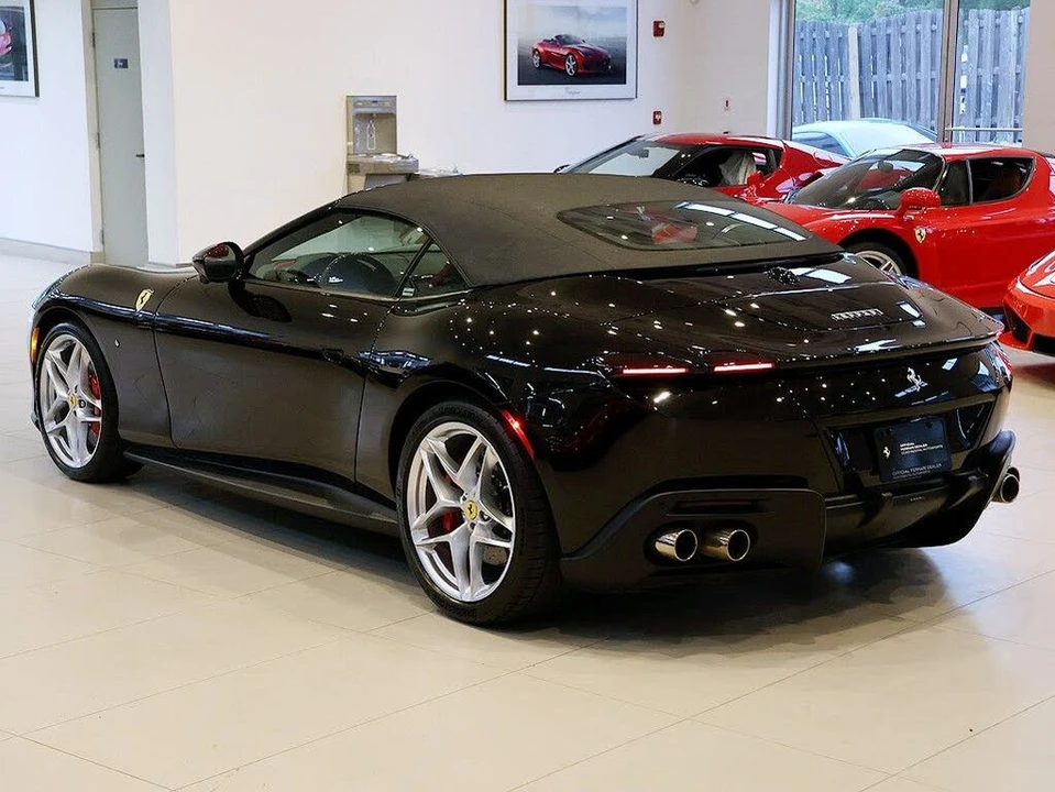 2025 Ferrari Roma Spider - Image 2 of 31