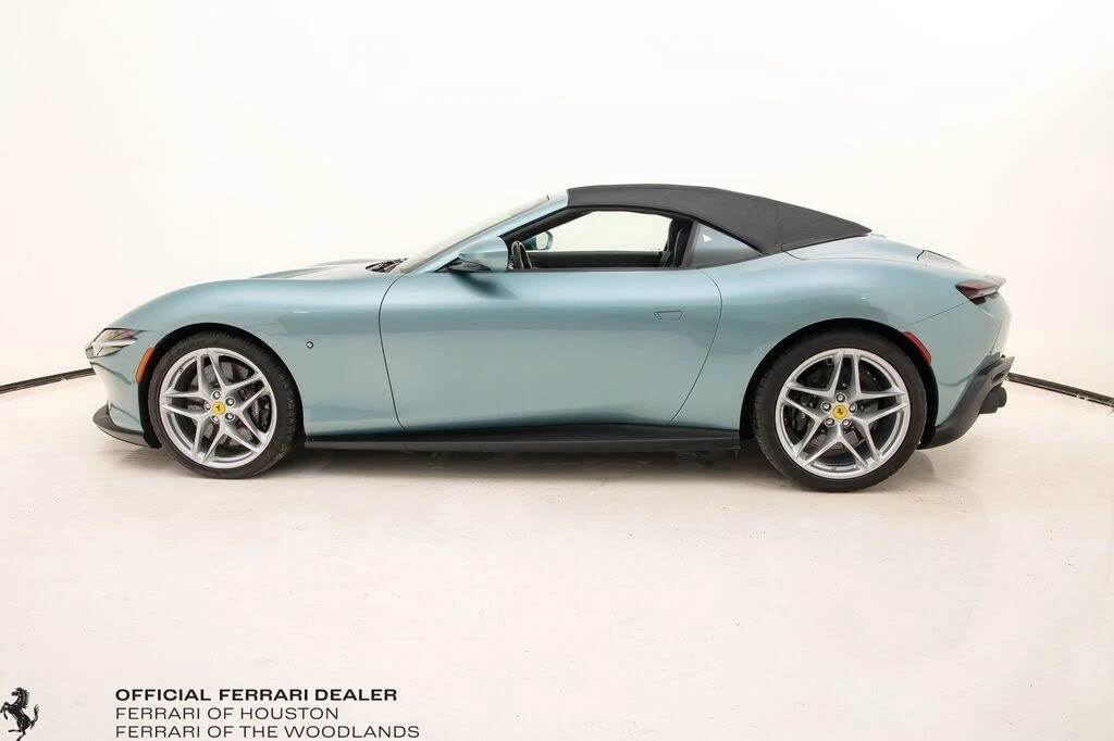 2025 Ferrari Roma Spider - Image 29 of 31