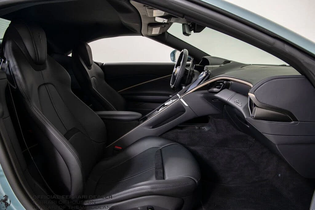 2025 Ferrari Roma Spider - Image 14 of 31