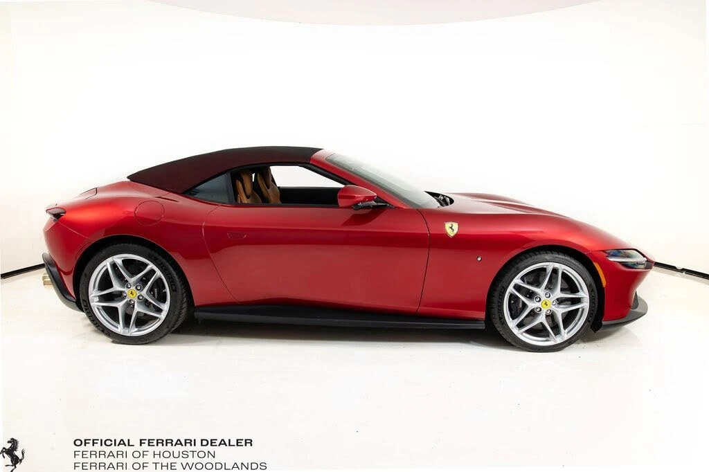 2025 Ferrari Roma Spider - Image 25 of 31